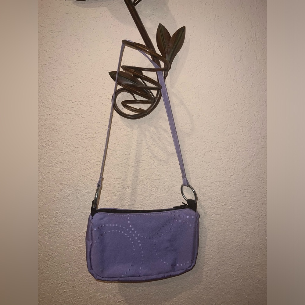 Purple vintage shoulder bag with inside pocket